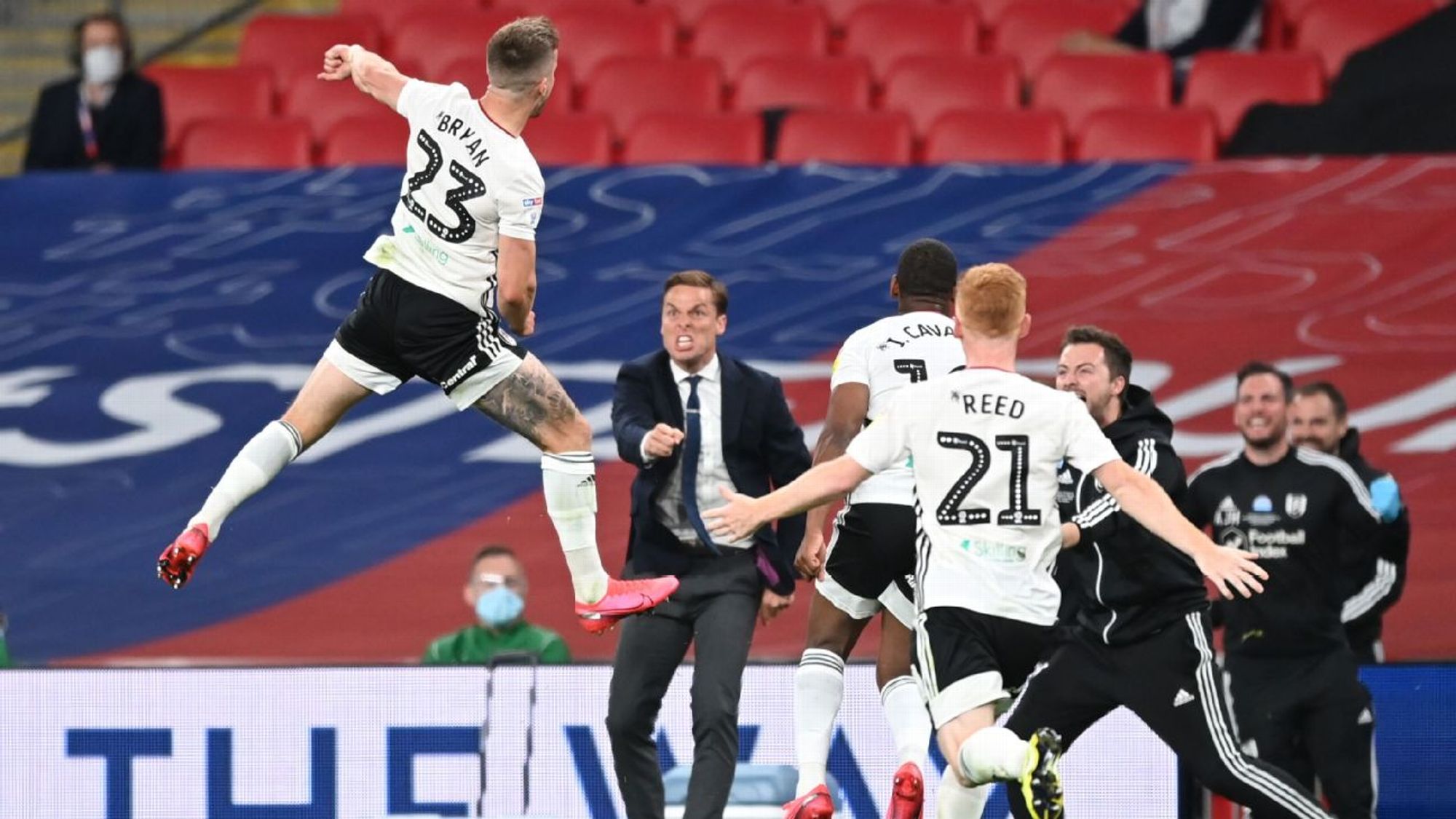 足球界充满 足球界充满